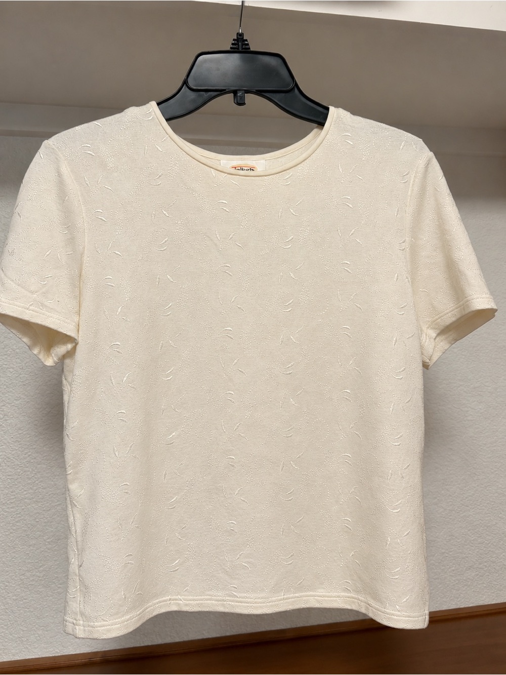 Women’s Cream Textured Short Sleeve Shirt
